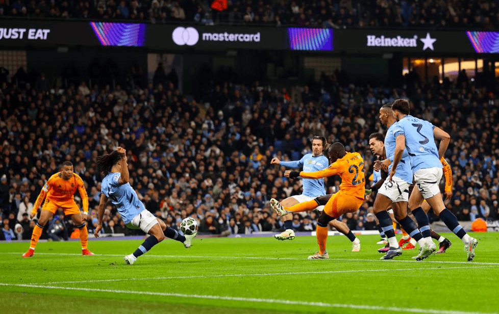 关于皇家马德里门将神勇扑救，力保球门不失的信息