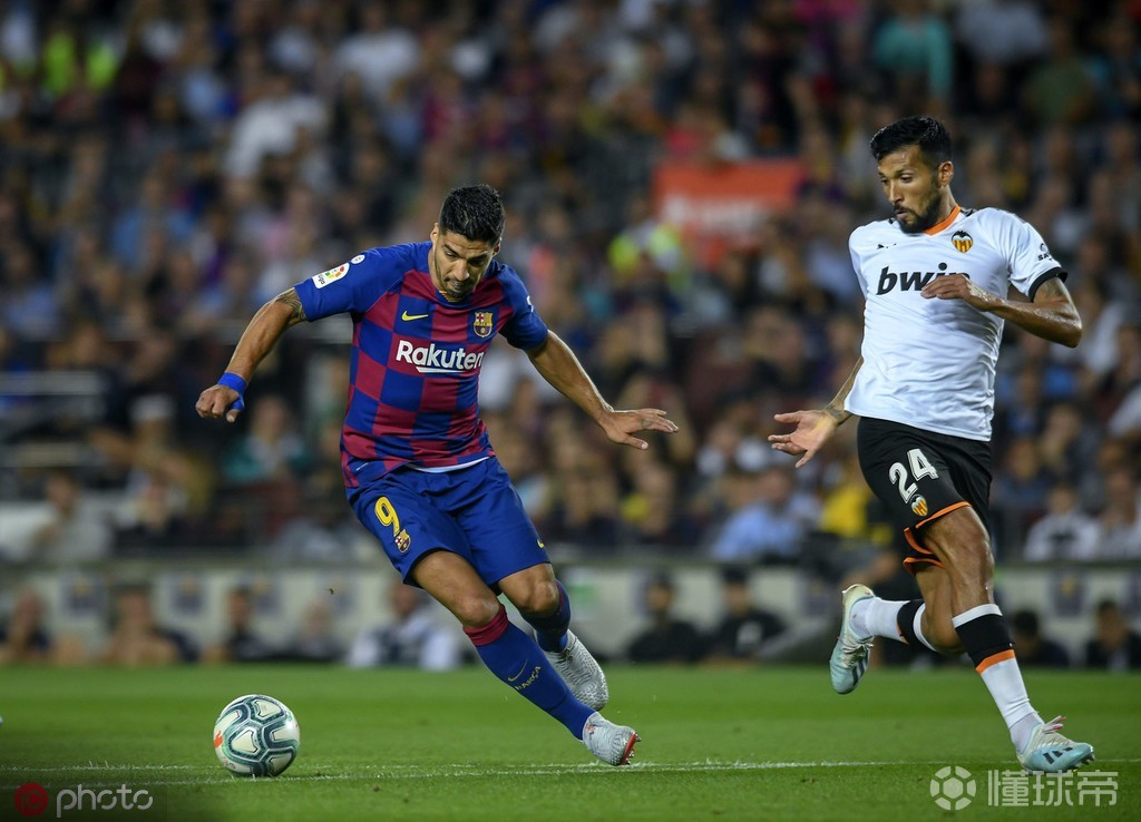 包含哥伦比亚鏖战摩洛哥，苏亚雷斯刷新纪录的词条