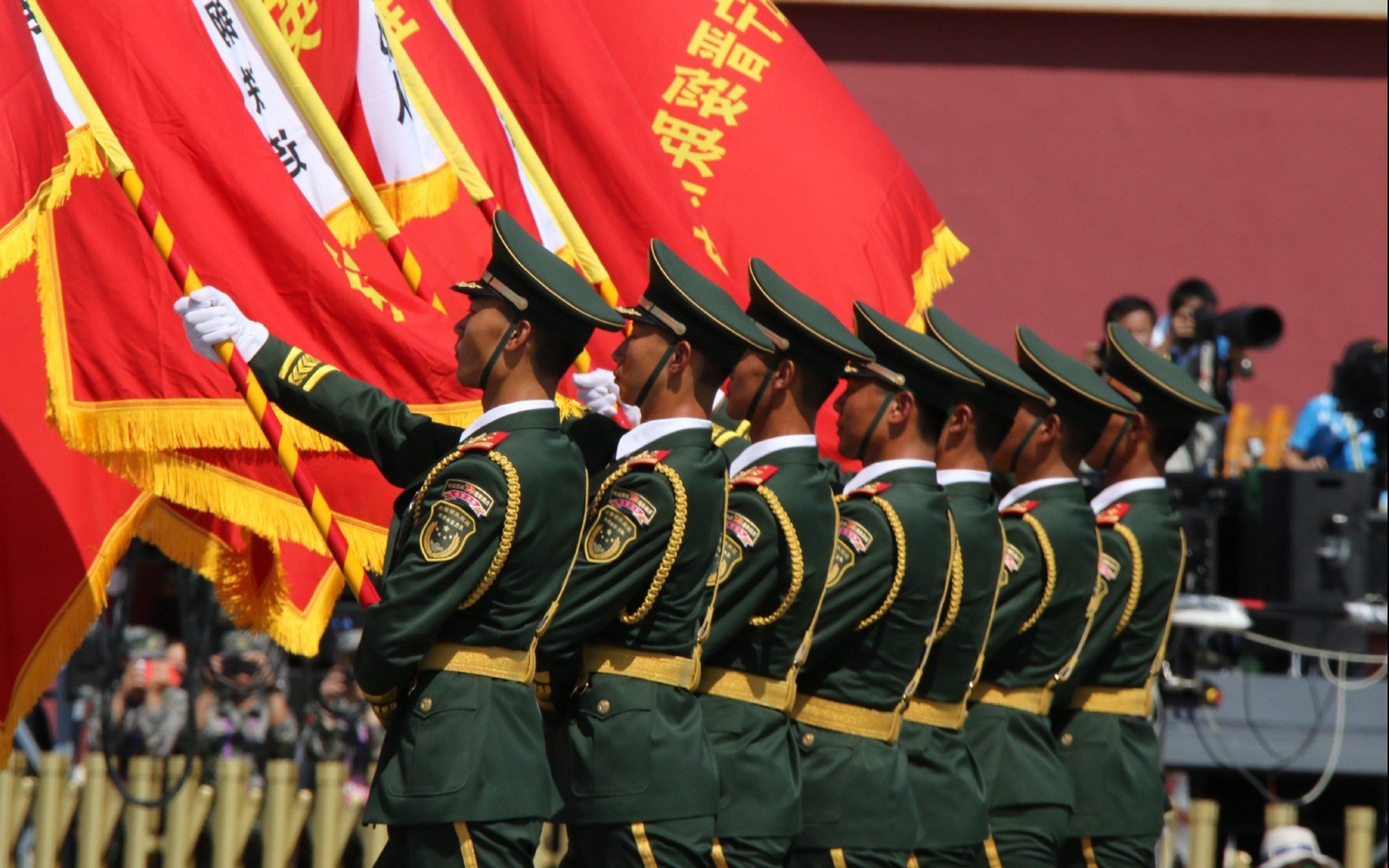 开云官网-双线并进，布克用实力正名，勇士体系收割灰熊