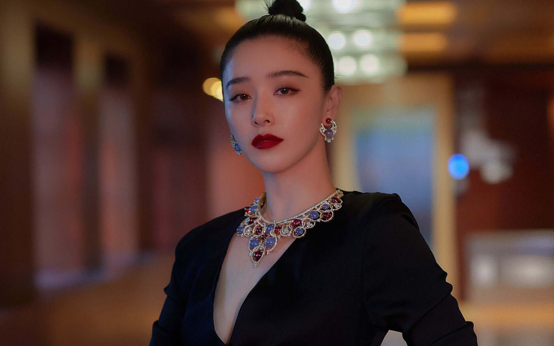 开云官网-跨越时空的赛场统治力，深圳加时鏖战映照英超争冠夜的孤星接管