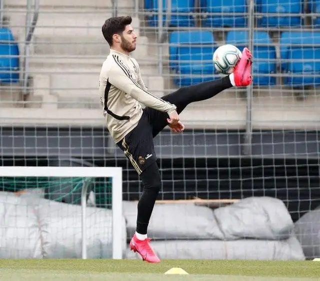 苏格兰轻取皇马，卡马文加在F1街道赛接管比赛